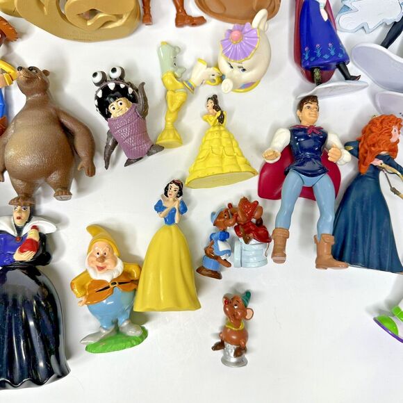 Disney Toy Box Lot 30+ Figures Cake Topper Snow White Cinderella Frozen Princess - Picture 3 of 13